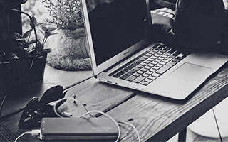 泽连斯基：乌将在柏林和哥本哈根设立武器出口办事处出售武器，以便筹集更多资金生产国内短缺武器