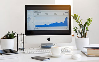 女子怀疑邻居打洞用镜子照自家：“没仇没怨，打个黑洞不合理”，邻居：屋里潮，在通风