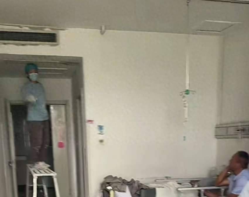 山东枣庄一医院被曝在有病人的病房内刷墙，网友称是为迎检，院方回应